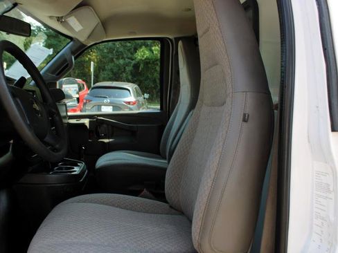 Used 2018 Chevrolet Express 2500 image 11