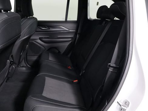 Used 2024 Jeep Grand Cherokee Laredo X RWD image 16