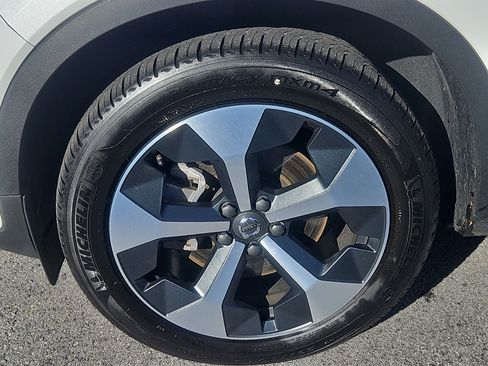Used 2025 Volvo XC40 B5 Plus w/ Protection Package Premier image 4