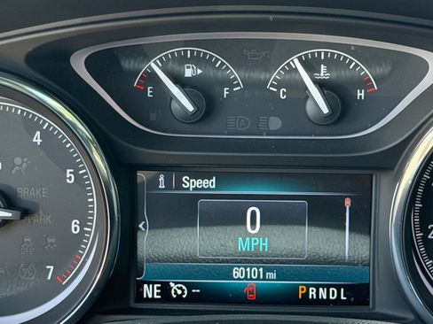 Used 2020 Buick Envision Essence w/ LPO, Active Package FWD image 24