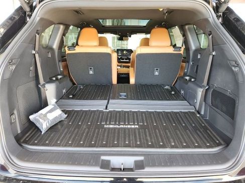New 2026 Toyota Highlander Platinum image 24