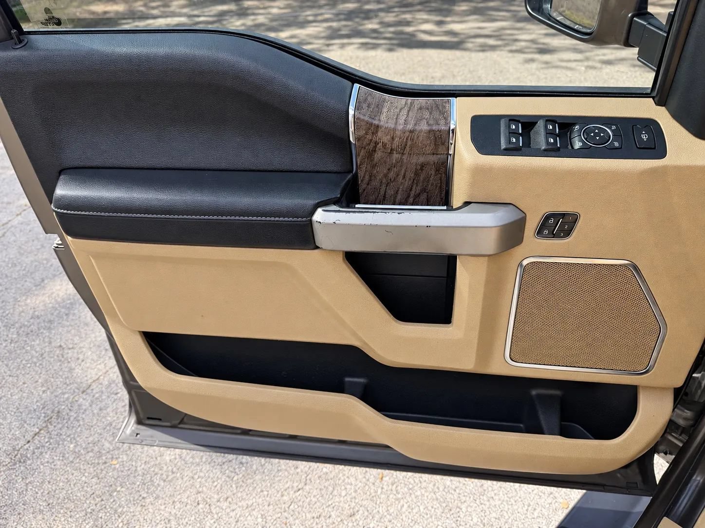 Used 2019 Ford F250 Lariat w/ Lariat Value Package AWD/4WD image 16