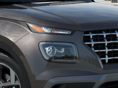 New 2025 Hyundai Venue SEL image 9