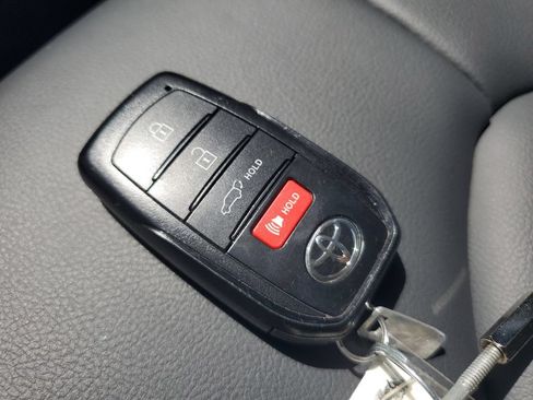 Used 2025 Toyota Highlander XLE FWD image 25