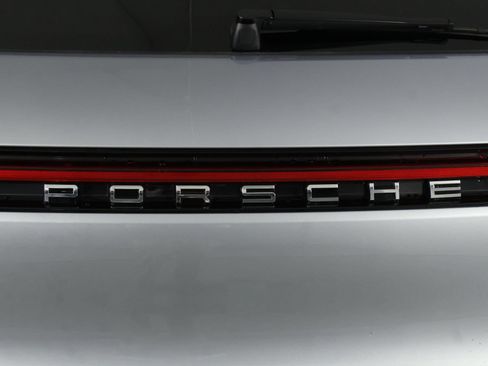 Certified 2026 Porsche Macan AWD/4WD image 22