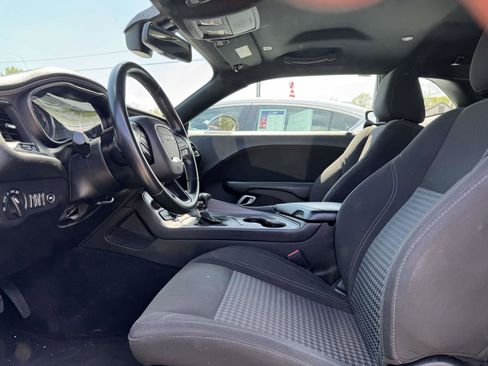 Used 2023 Dodge Challenger SXT RWD image 9