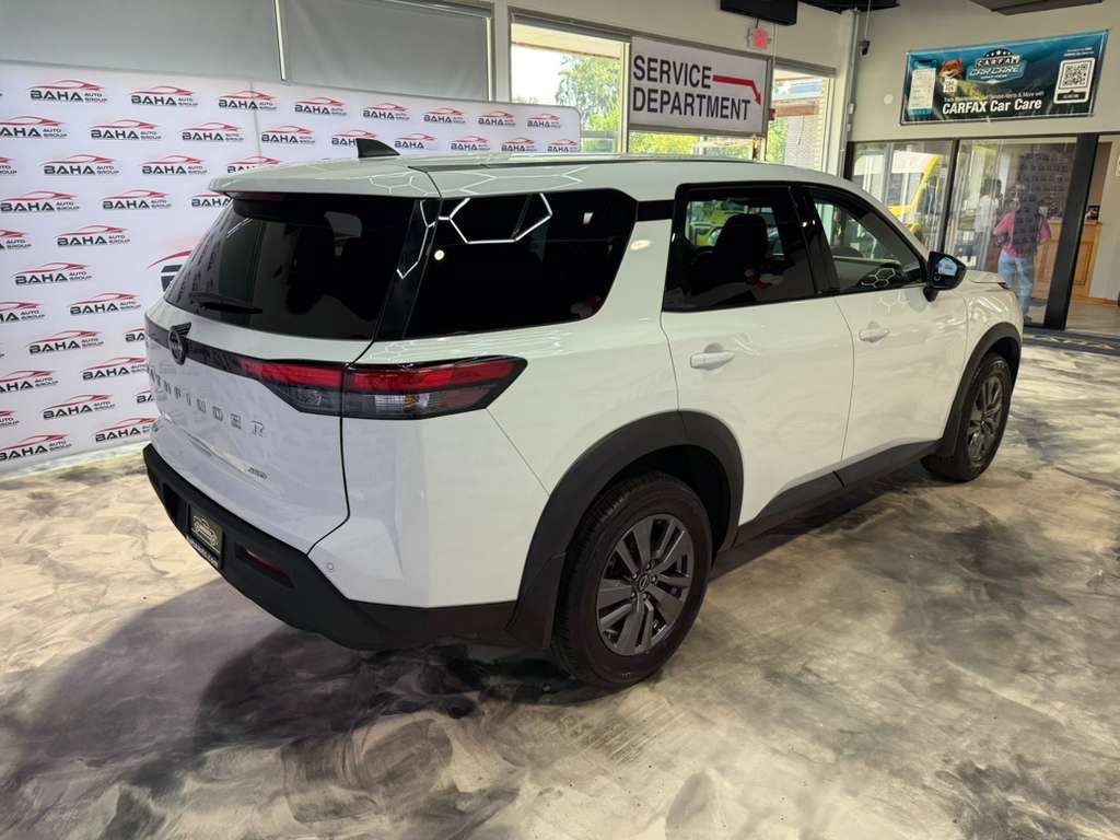 Used 2024 Nissan Pathfinder S AWD/4WD image 8