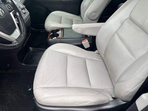 Used 2018 Toyota Sienna Limited Premium AWD/4WD image 12