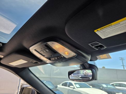 Used 2018 Jeep Grand Cherokee Altitude RWD image 12