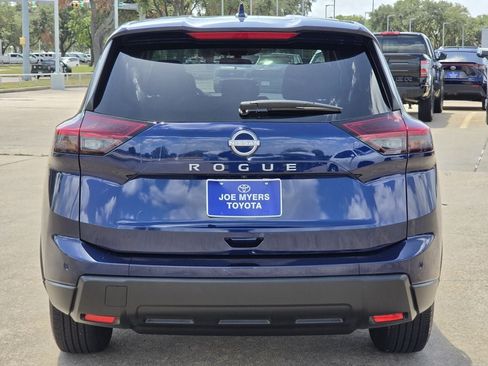 Used 2026 Nissan Rogue SV FWD image 8