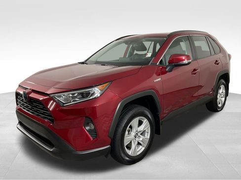 Used 2019 Toyota RAV4 XLE w/ Carpet Mat Package AWD/4WD image 4