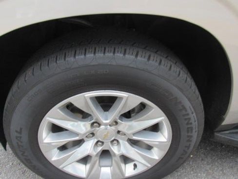 Used 2024 Chevrolet Suburban Premier image 5