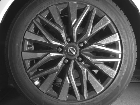 Used 2025 Nissan Altima 2.5 SV FWD image 14