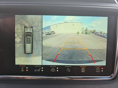 Used 2023 GMC Yukon XL Denali Ultimate w/ LPO, Floor Liner Package AWD/4WD image 30