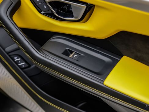 Used 2021 Lamborghini Urus AWD/4WD image 97
