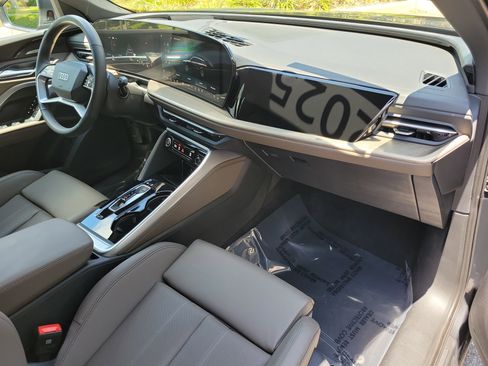 Certified 2025 Audi Q5 Premium Plus w/ Premium Plus AWD/4WD image 11