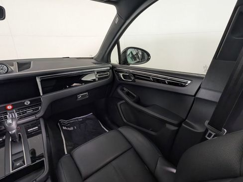 Certified 2025 Porsche Macan image 22