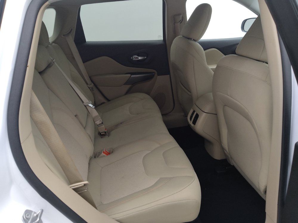 Used 2021 Jeep Cherokee Latitude FWD image 19