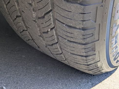 Used 2023 Chrysler Pacifica Limited image 13