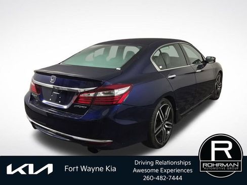 Used 2017 Honda Accord Sport image 6