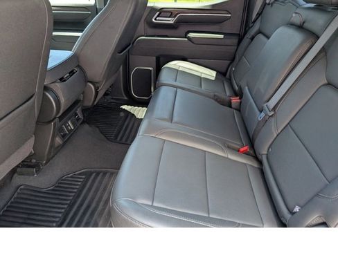 Used 2024 GMC Sierra 1500 SLT image 29