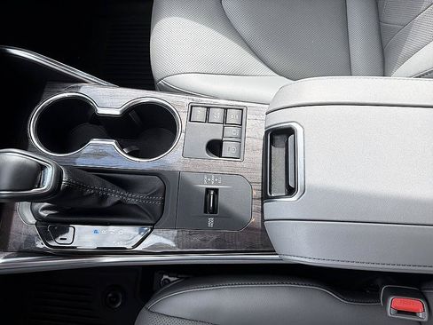 Certified 2026 Toyota Highlander Platinum AWD/4WD image 13