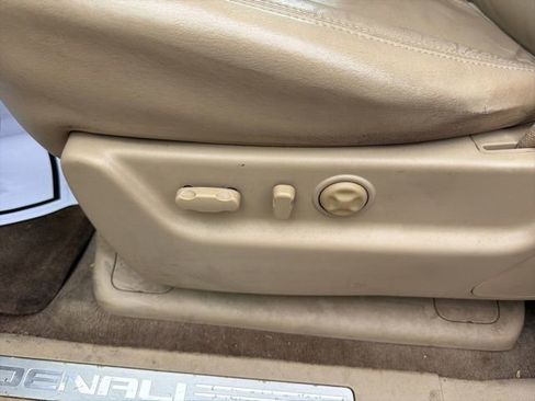 Used 2009 GMC Yukon XL Denali image 30