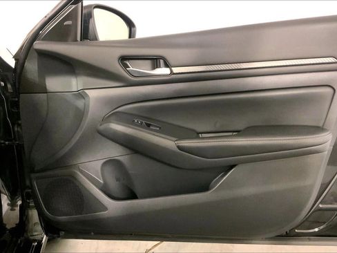 Used 2025 Nissan Altima 2.5 SV FWD image 25