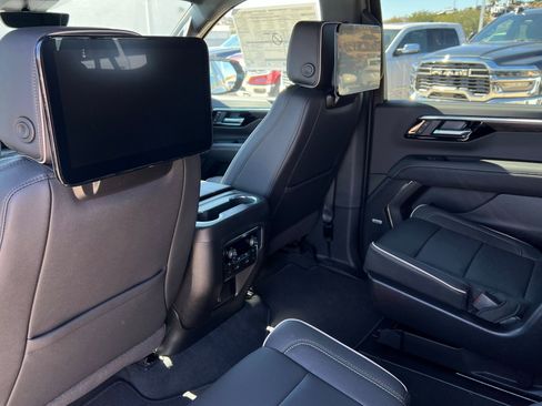 New 2026 Chevrolet Suburban Premier image 20