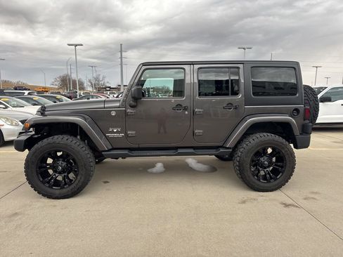 Used 2016 Jeep Wrangler Unlimited Sahara w/ Connectivity Group image 21