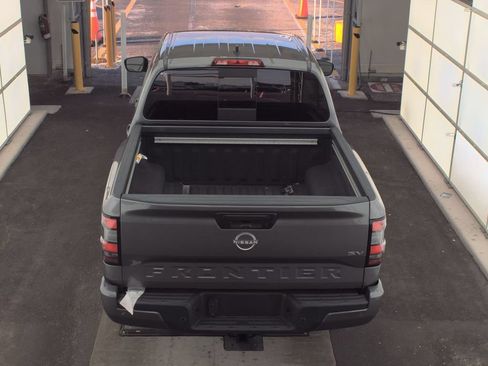 Used 2024 Nissan Frontier SV w/ SV Convenience Package RWD image 6
