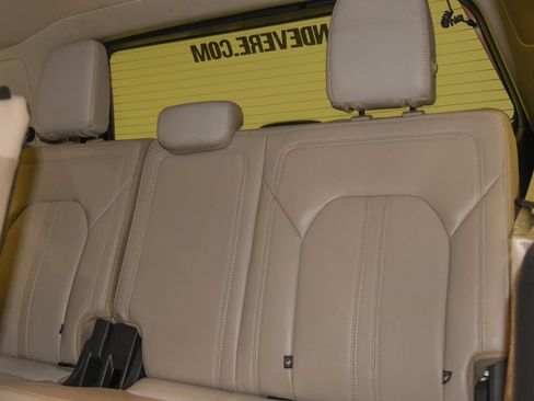 Used 2024 Ford Expedition Limited AWD/4WD image 15