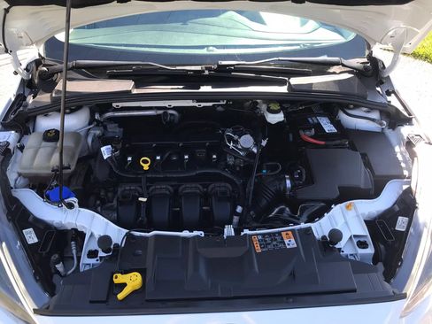 Used 2018 Ford Focus SE w/ SE Appearance Package FWD image 49