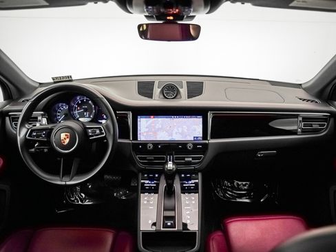 Used 2024 Porsche Macan w/ Premium Plus Package image 15