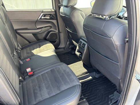 Used 2024 Mitsubishi Outlander SE image 37