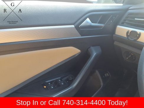 Used 2020 Volkswagen Jetta SE w/ SE Cold Weather Package FWD image 13