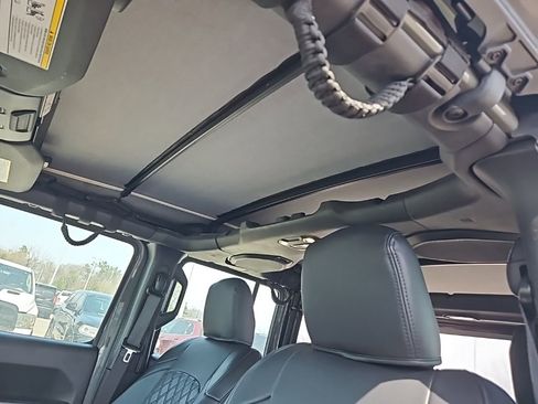 Used 2021 Jeep Wrangler Unlimited Sport image 16