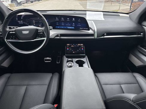 Used 2026 Cadillac Vistiq Luxury image 16