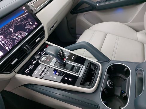 Certified 2023 Porsche Cayenne image 27