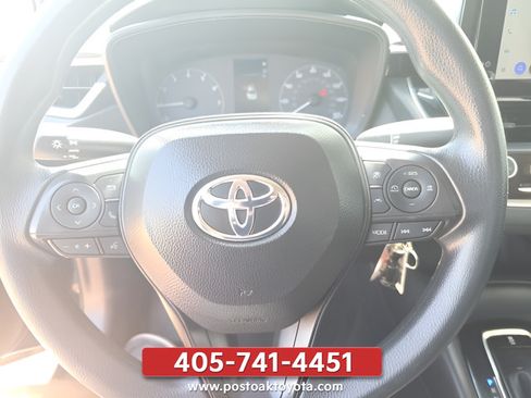 Used 2025 Toyota Corolla LE FWD image 11