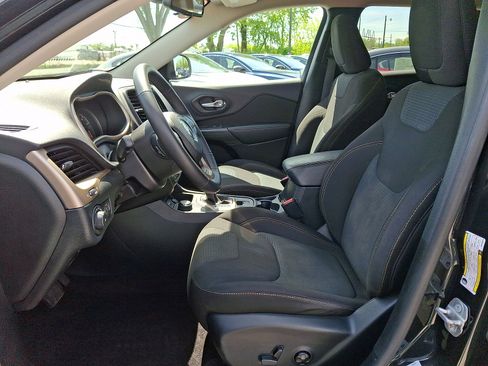 Used 2016 Jeep Cherokee Latitude w/ Safety/Convenience Group AWD/4WD image 14