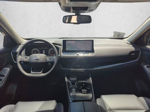 Certified 2025 Nissan Rogue SL w/ SL Premium Package FWD image 18