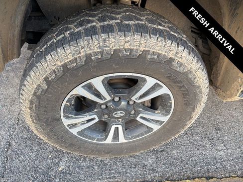 Used 2016 Toyota Tacoma TRD Sport w/ Towing Package image 6