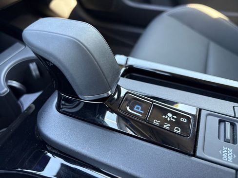 Used 2025 Toyota Prius XLE image 28