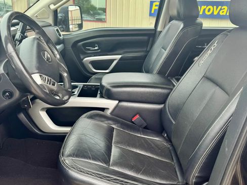 Used 2017 Nissan Titan PRO-4X w/ Pro-4x Convenience Package AWD/4WD image 19