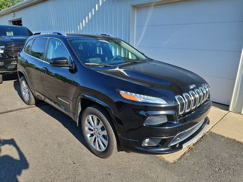 Used 2017 Jeep Cherokee Overland AWD/4WD image 3