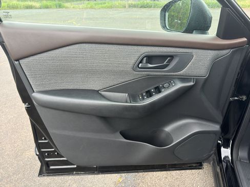 Used 2023 Nissan Rogue S AWD/4WD image 17