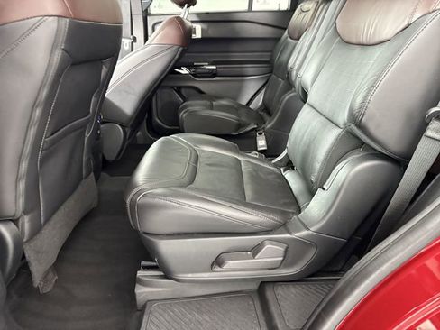 Used 2022 Ford Explorer Platinum w/ Technology Package AWD/4WD image 24