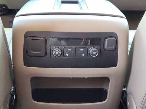 Used 2018 Chevrolet Tahoe LT w/ Luxury Package RWD image 31