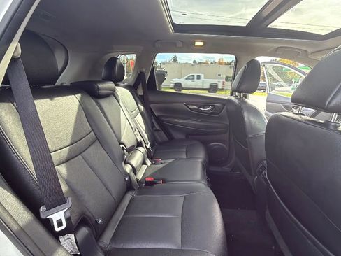 Used 2017 Nissan Rogue SL w/ SL Premium Package image 35